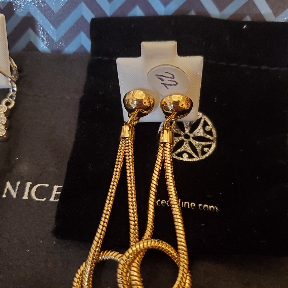 Jewelry - Picture 14 of 15